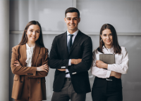 What services does Studienweg offer?